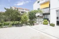 Apartments Zanze Hoteles cerca de Promenada Tismo