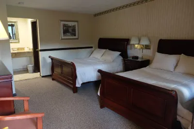 Chalet Inn & Suites Hotel dekat The Paramount