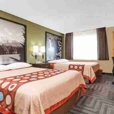 Super 8 by Wyndham LaGrande Rooms