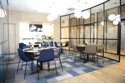 آير رومز روم إيربورت باي هيلوسكي تناول الطعام Photos