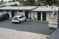 Pioneer Station Motor Inn - parking