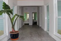 Dolphin Point Villas Hotels in Key Largo
