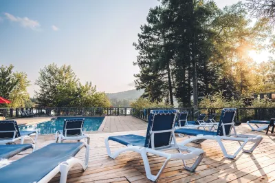 Suites-Sur-Lac Hotels in Val-des-Lacs