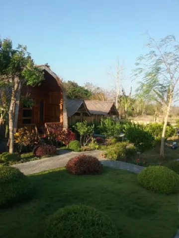 Ekas Garden Bungalow Hotels in Pemongkong