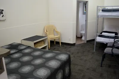 Dunedin Holiday Park Hotel a 