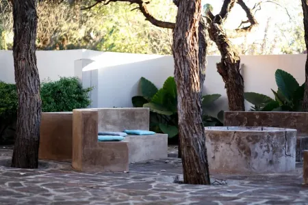 The Hedge Guesthouse