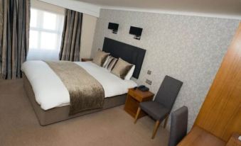 Falcon Hotel