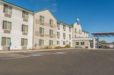 Motel 6 Redmond, or Отели в г. Редмонд
