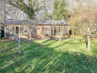 Host & Stay - Orchard Barn