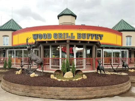 Grand Smokies Resort Lodge Pigeon Forge Отели рядом с достопримечательностью «Brian Hoffman's Remembering Red - A Tribute to Red Skelton»