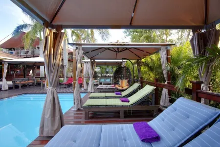 Tree Top Village Urban Glamping Отели в г. Сент-Люсия