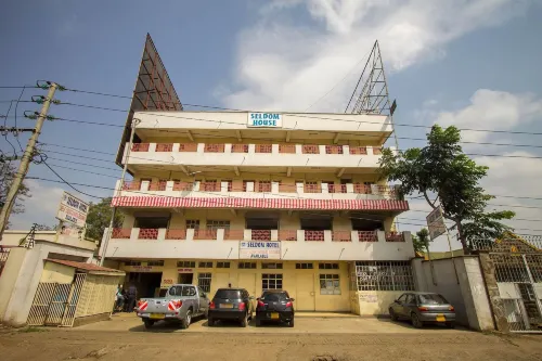 Seldom Hotel - 2 ดาว