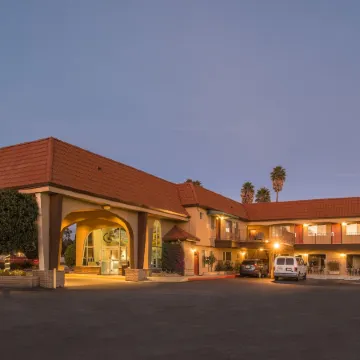 Laurel Inn & Conference Center Отели в г. Салинас