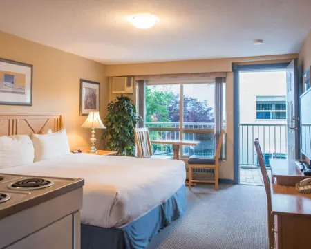 Hilltop Inn - Salmon Arm Hotels in Salmon Arm