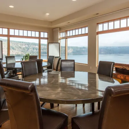 Columbia Cliff Villas