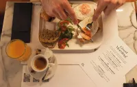 4Cardinal's Hotel Boutique - sarapan