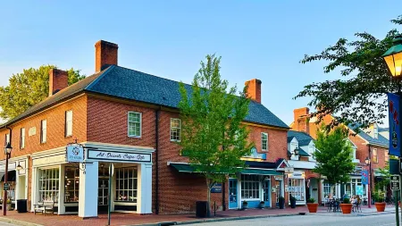 The Fife and Drum Inn Отели рядом с достопримечательностью «Уильям & Мэри»