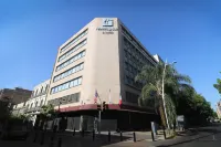 Holiday Inn & Suites Guadalajara Centro Historico Отели рядом с достопримечательностью «Университет Гвадалахара»
