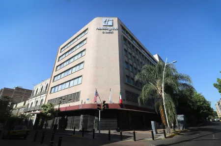 Holiday Inn & Suites Guadalajara Centro Historico Отели рядом с достопримечательностью «Госпиталь Кабаньяс»