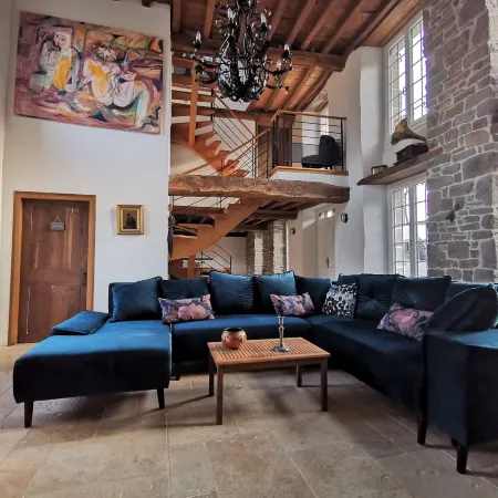 Domaine Lvd Avec Spa, Bois et rivière privée