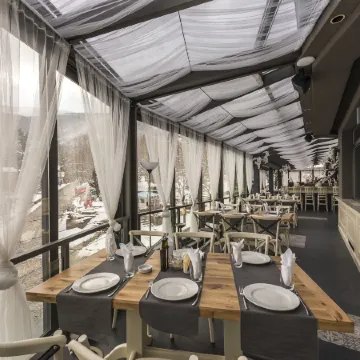 All Seasons Residence Hotel - Free Parking