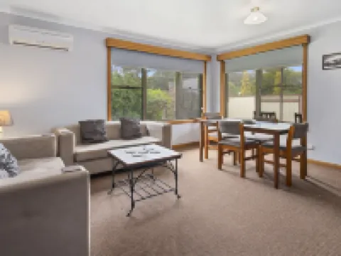 Marsden Court Apartments Hotels in Strahan