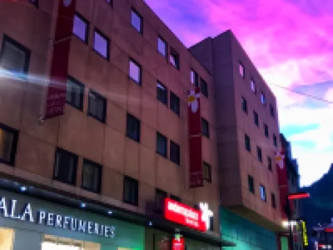 安道爾宮飯店 聖埃斯特維教堂附近的飯店