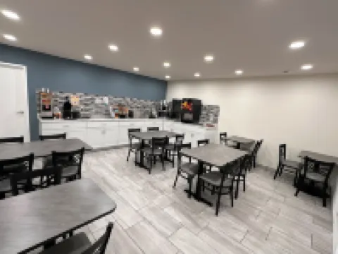 南格蘭德艾蘭温德姆速 8 酒店 格蘭德艾蘭酒店