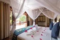 Last Frontier Beach Resort-Adults Only فنادق في إل نيدو