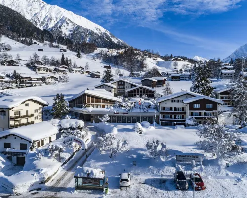 運動飯店 帕森納騰班滑雪纜車（Parsennhuttenbahn）附近的飯店
