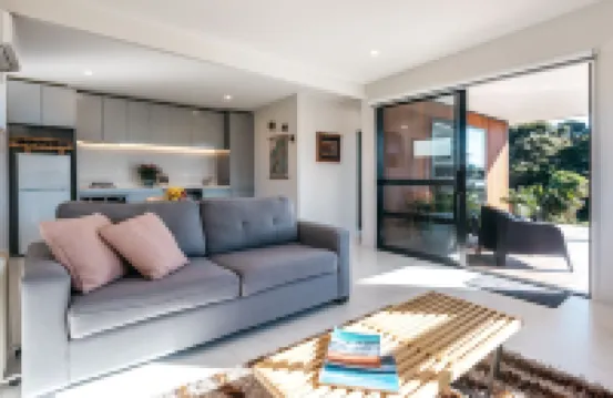 Guesthouse on Queens Hotels near Little Oneroa Beach