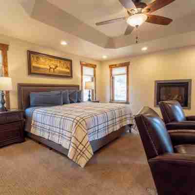 Beautiful New Home with Views of Castle Mountain - 3510 Rooms