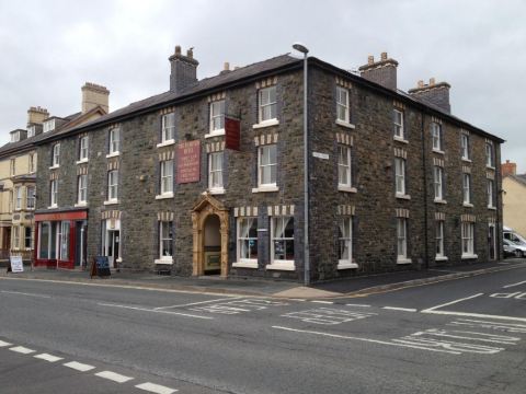 Hampton Hotel & Restaurant