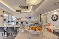 All Suites Appart Hôtel | Bordeaux - Pessac - Breakfast