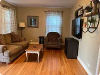 Pink Door Charming 2-bedroom house with WiFi, AC in nice Oneonta, Close to Food Hotels in Oneonta