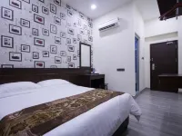 Islander Lodge by LWE