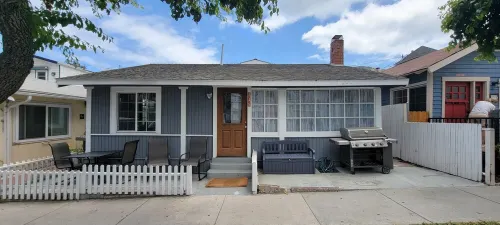 Comfortable and Conveniently Located 3-bedroom house with WiFi in Avalon