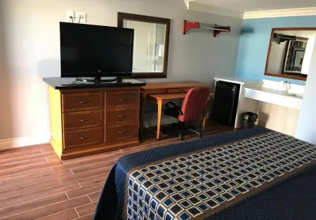 Driftwood Motel Отели рядом с достопримечательностью «Пойнт Висент Лайтхаус»