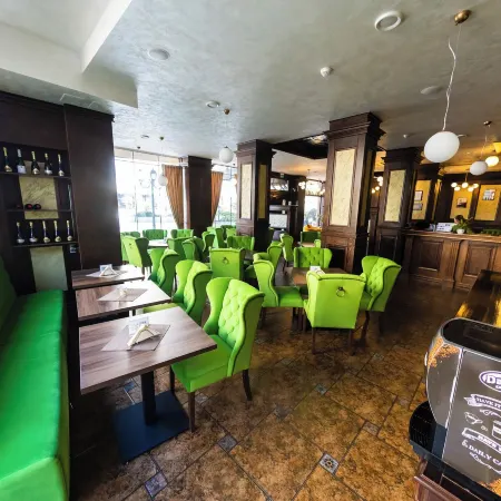 Daily Plaza Hotel