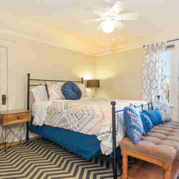 5th & Vine, Classic Craftsman with Modern Flair! Rooms