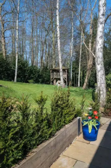 Aylesford-house-sleeps 2 & 1 Infant-parking-garden