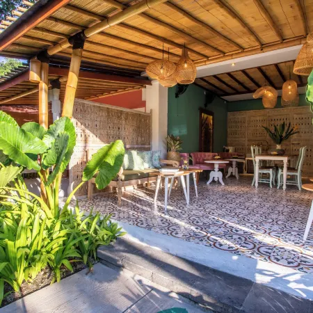 PinkPrivate Sanur - for Cool Adults Only Отели рядом с достопримечательностью «Пляж Мертасари»