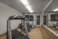 Days Inn by Wyndham Harrisburg North - Gym