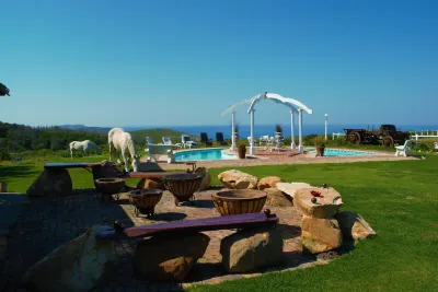 TNiqua Stable Inn Отели рядом с достопримечательностью «Knysna Elephant Park»