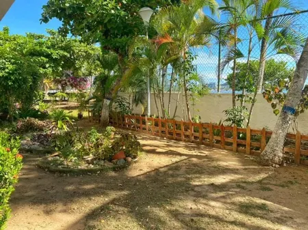 Seafrontapartment-sleeps4-pool-parking-garden