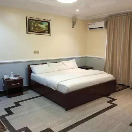 HOWARD LODGINGS & LEISURE Отели в г. Калабар