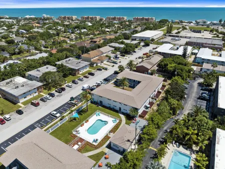 Ocean Harbour Apartment Homes Отели рядом с достопримечательностью «Irene H. Canova Park»