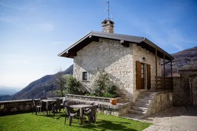 CA' Baetti l'Antico Borgo Hotel dekat Borgo di Arnosto