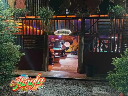 The Jungle Vacation Home Отели в г. Пуйо