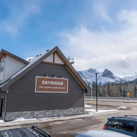 Skyridge 401 by Canmore Premier